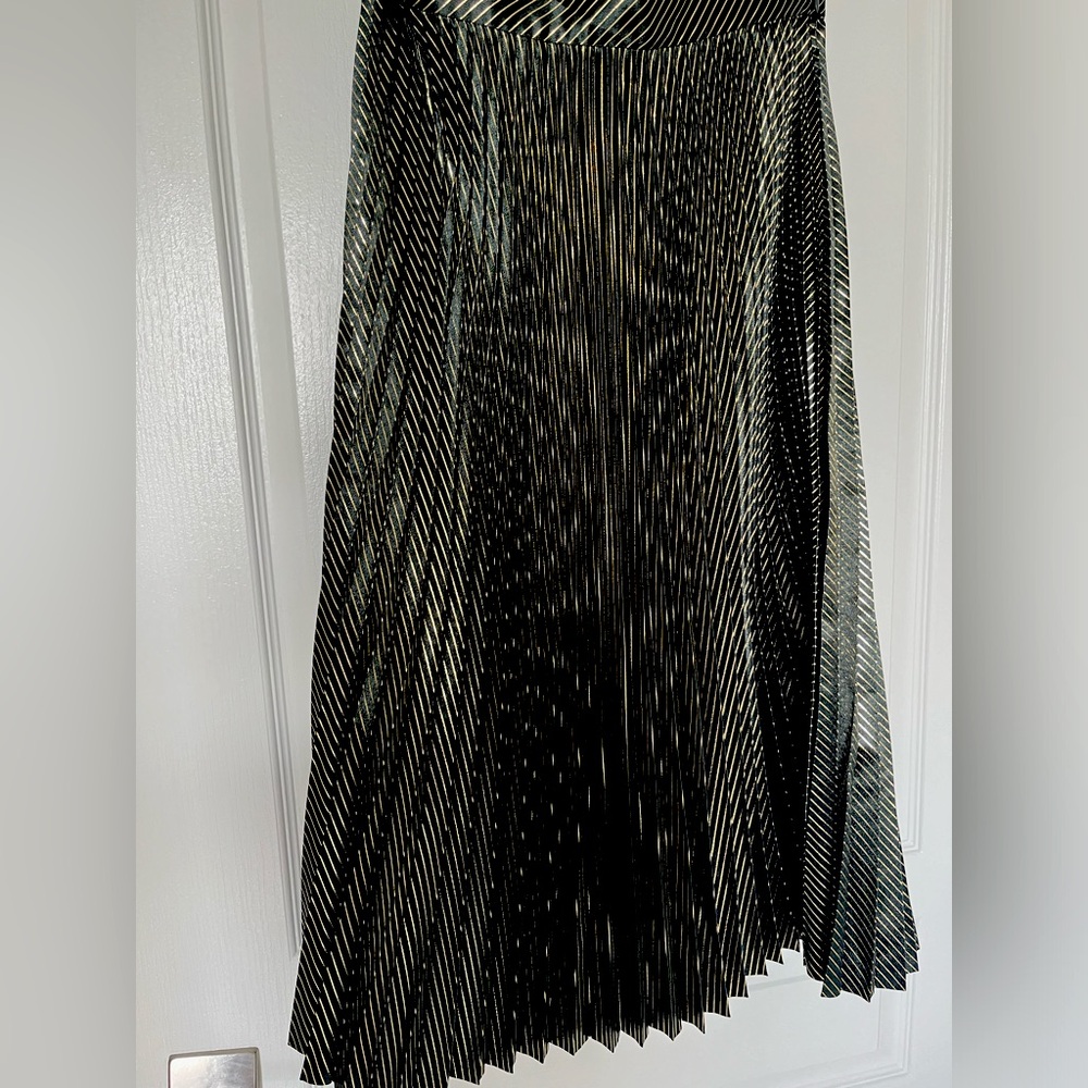 NWT- SIZE US 6- Reiss Evie Metallic Chevron Pleated Skirt, Dark green and gold